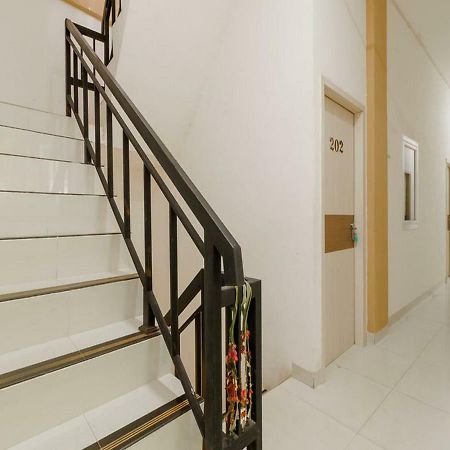 Reddoorz At Tara Homestay Palembang Exterior foto