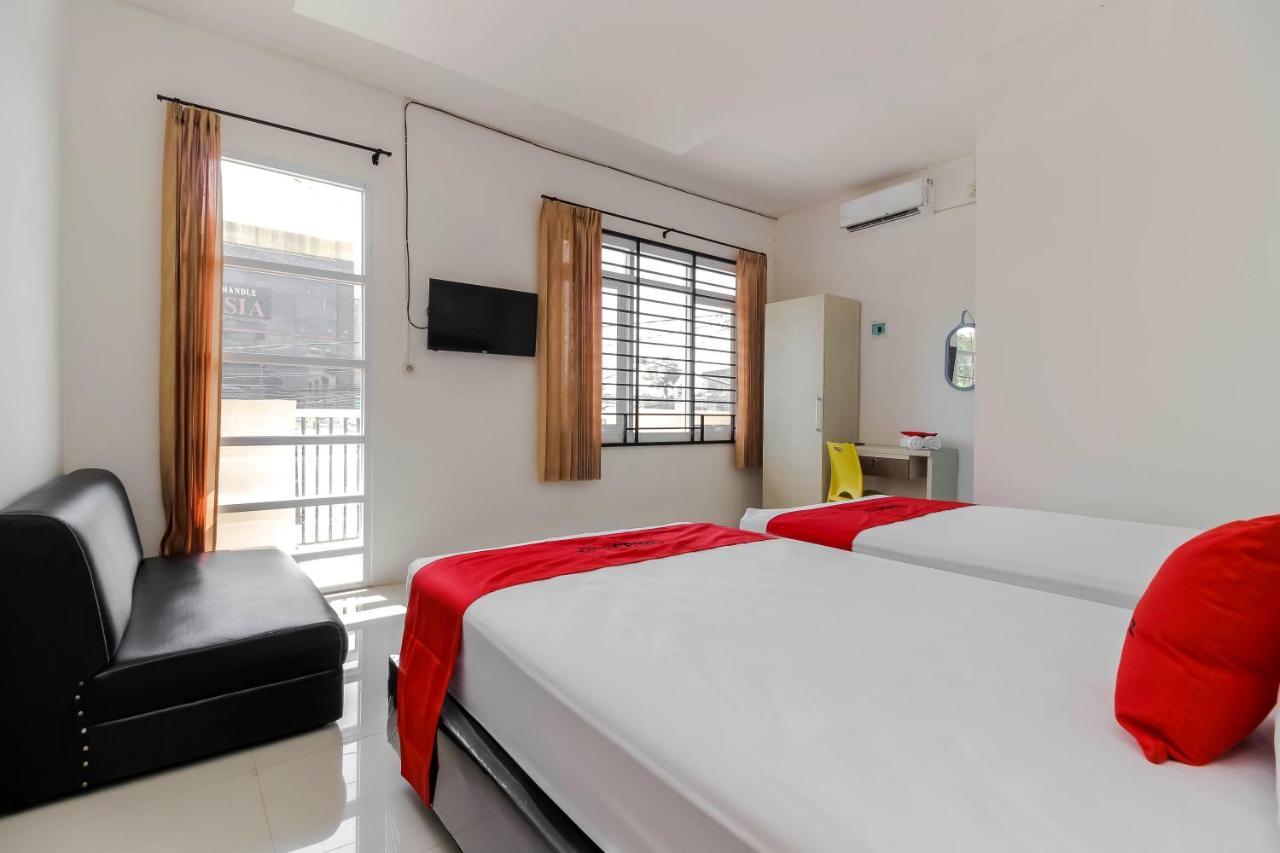 Reddoorz At Tara Homestay Palembang Exterior foto