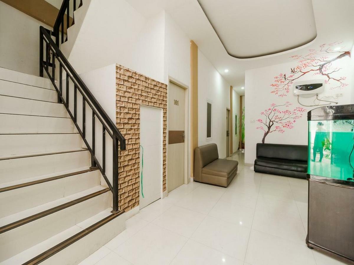 Reddoorz At Tara Homestay Palembang Exterior foto
