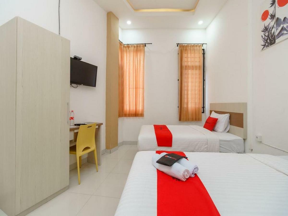 Reddoorz At Tara Homestay Palembang Exterior foto
